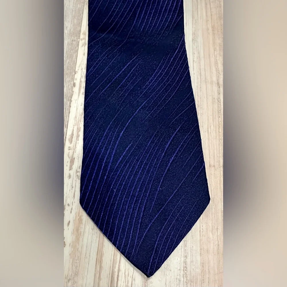 Etro Blue and Deep Purple Men's Tie - Picture 1 of 4